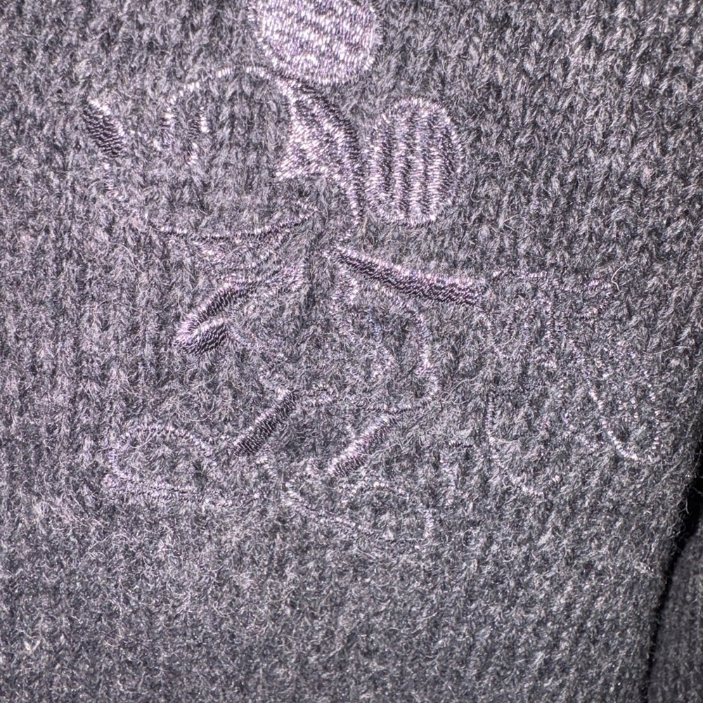 VINTAGE DISNEY GRAY CARDIGAN W/MICKEY MOUSE EMBROIDERED ON THE FRONT - Picture 8 of 10